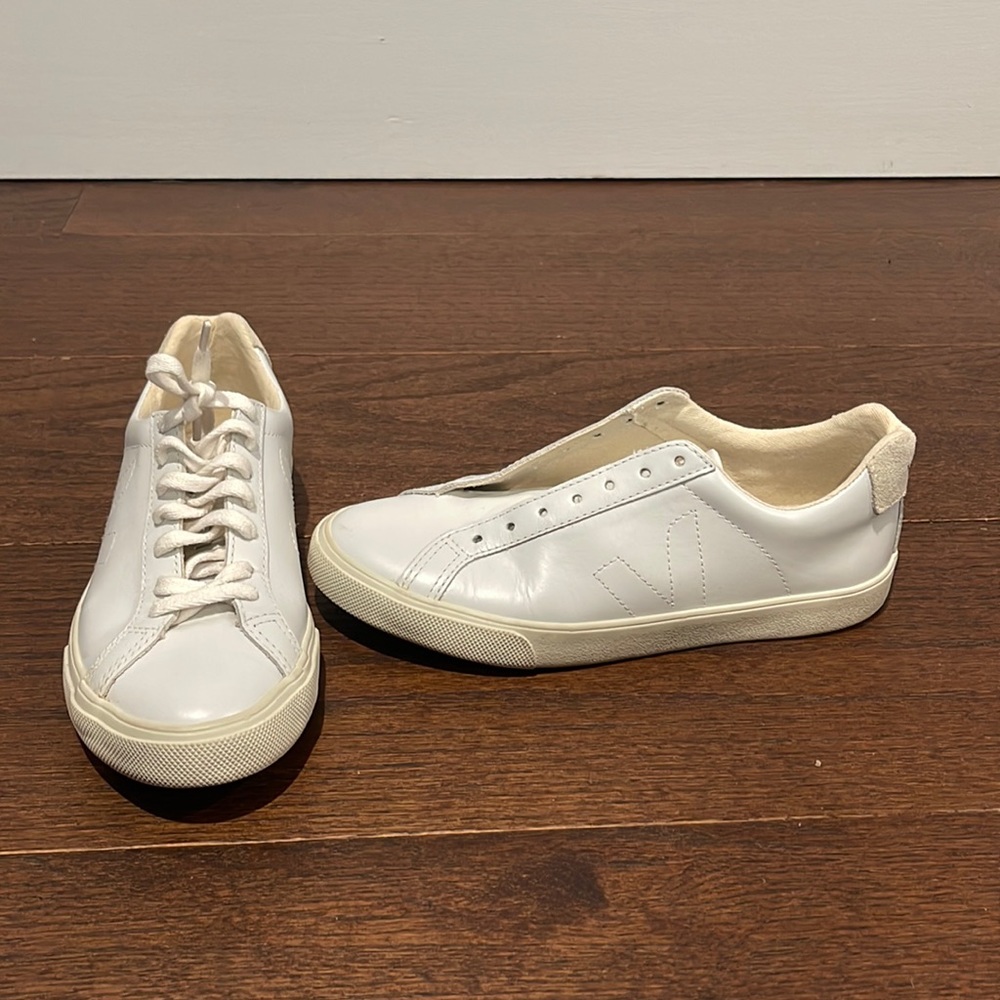 Veja Women’s White Sneakers Size 7